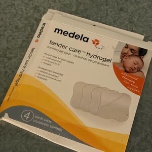 Medela Hydrogel Pads with Yellow Accents